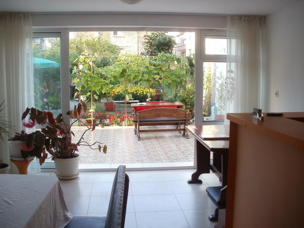 Veda Guest House Pomorie Esterno foto