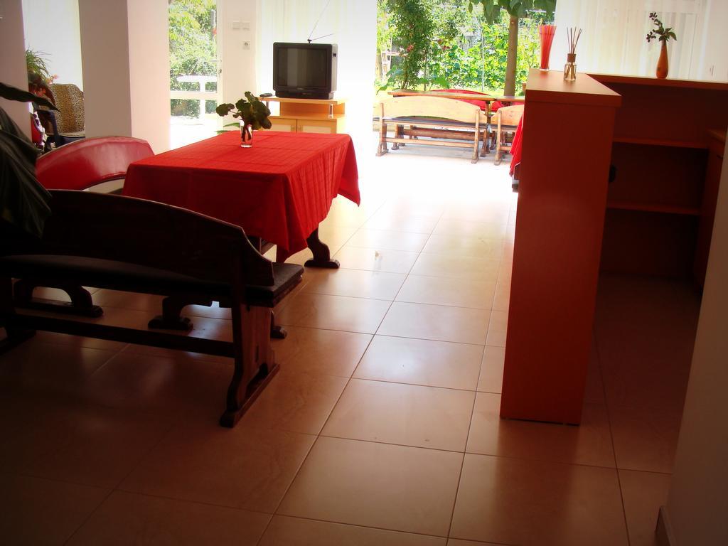Veda Guest House Pomorie Esterno foto