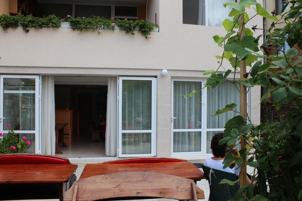 Veda Guest House Pomorie Esterno foto