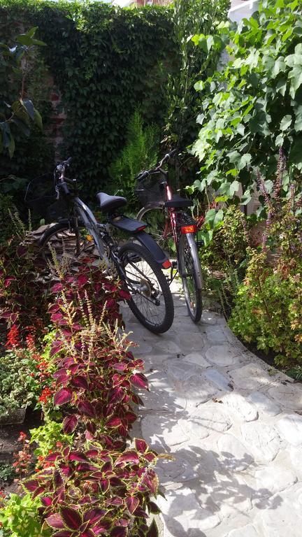 Veda Guest House Pomorie Esterno foto
