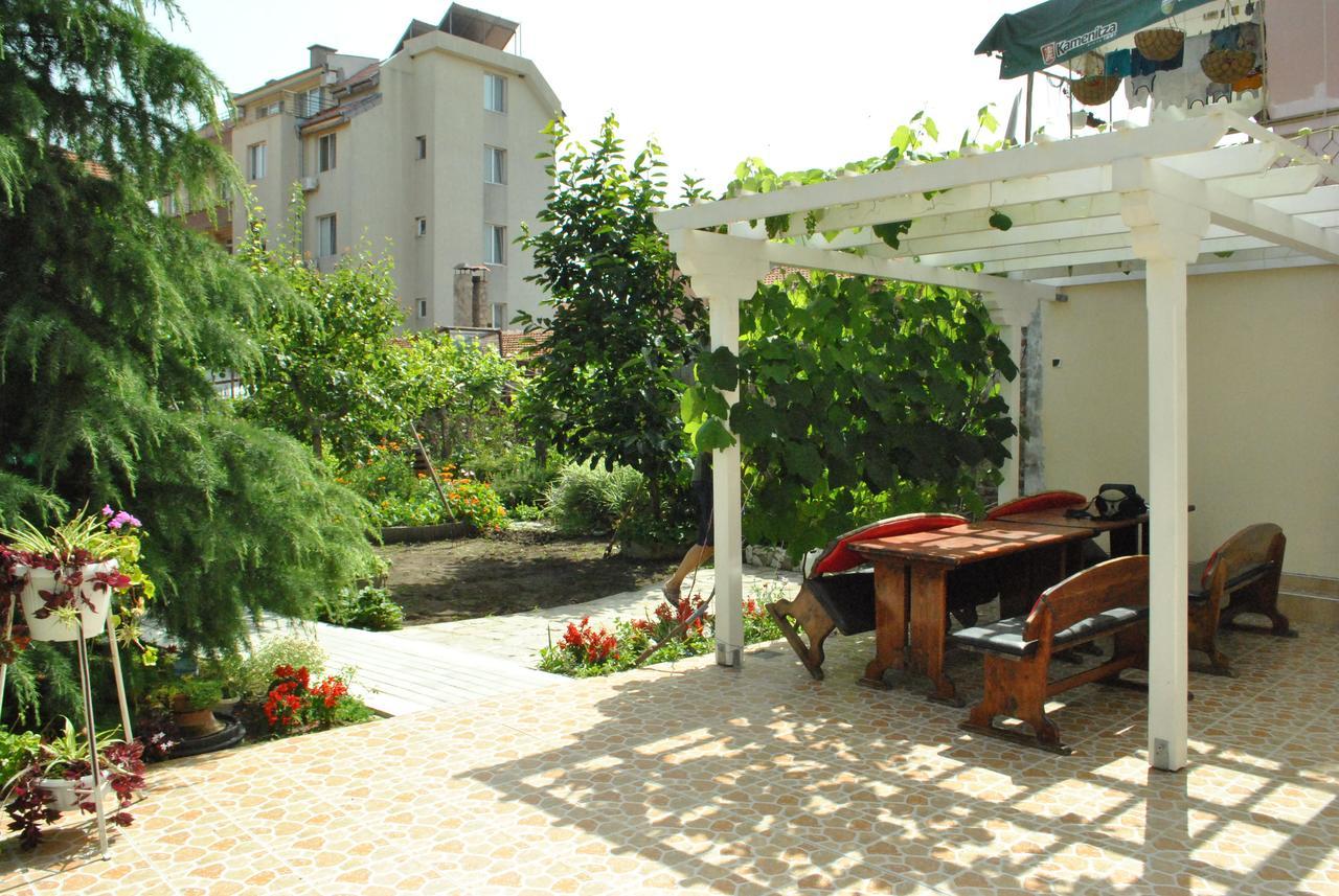 Veda Guest House Pomorie Esterno foto