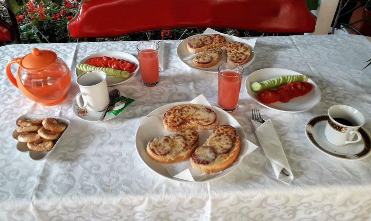 Veda Guest House Pomorie Esterno foto